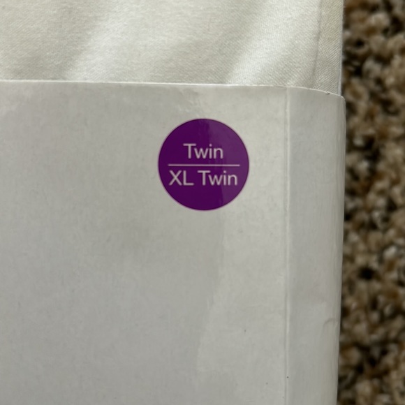 Twin XL - Room Essentials - Microfiber - White sheet set. $20 New - Picture 6 of 11